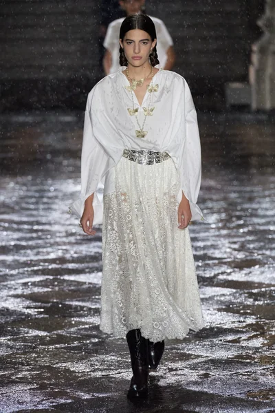 Look 3